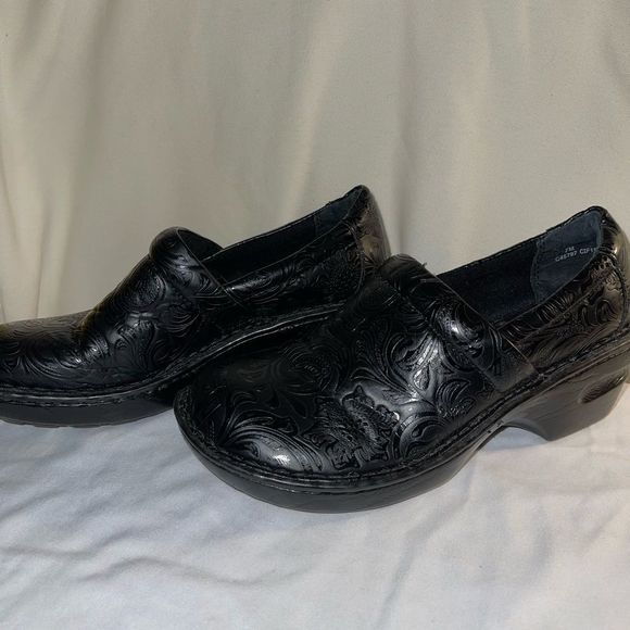 b.o.c. black leather loafer (nursing clogs) - Picture 3 of 8